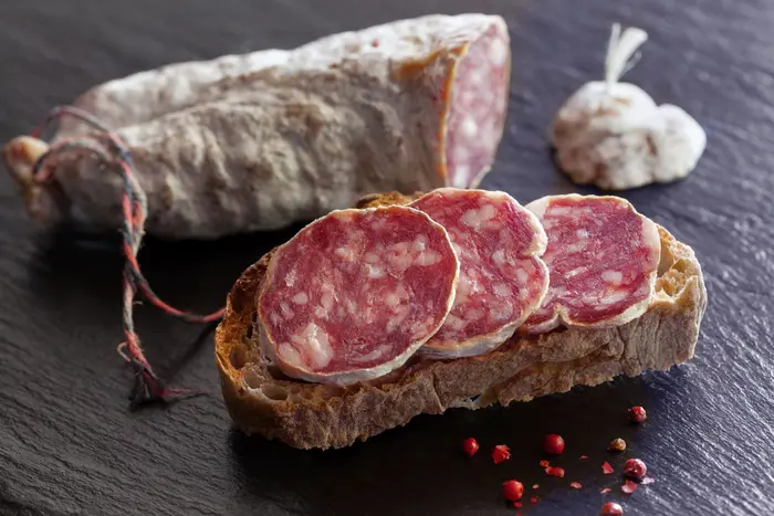 Saucisson-AdobeStock_222980719-2.jpg