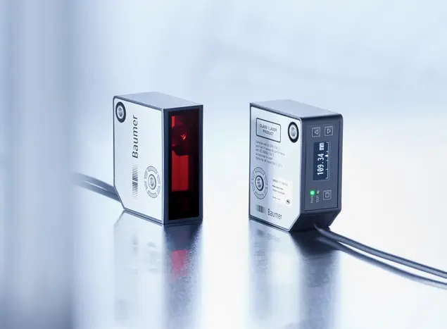Le nouveau capteur de distance laser haute performance OM60 gagne en précision (écart de linéarité maximal de ±3 μm et répétabilité de 0,12 