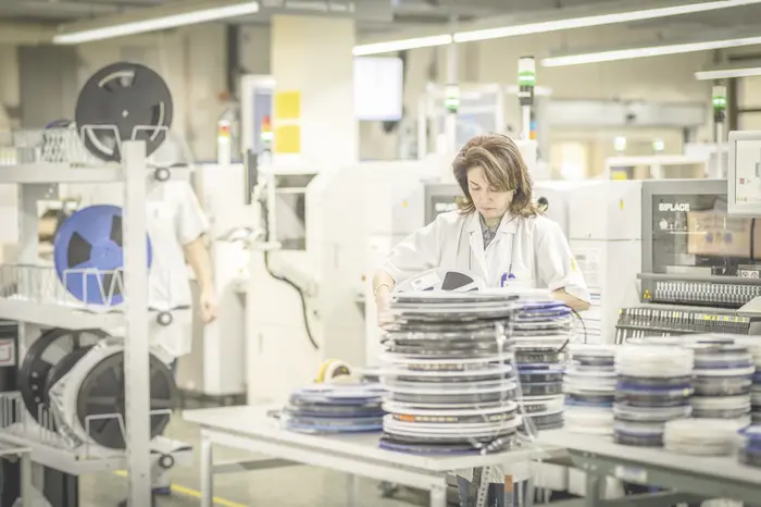 Les composants des capteurs sont fabriqués sur des lignes automatisées et sont soumis à une batterie de tests fonctionnels.