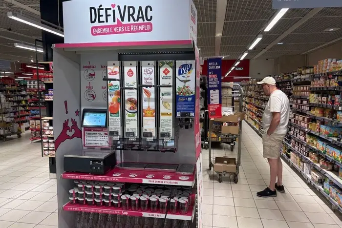 Bel, Danone, Famille Michaud Apiculteur et Lesieur ont développé un équipement de recharge vrac pour les produits semi-liquides, pâteux ou visqueu