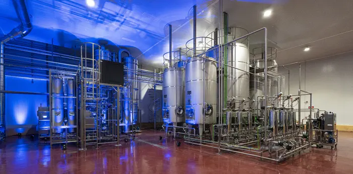 D’une superficie de 2 400 m², le site de Valence dispose d’une capacité annuelle maximale po