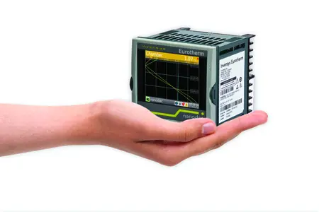 La taille du Nanodac (96x96x90 mm) permet de l'intégrer facilement sur une machine