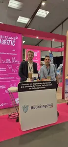 Achille Garnier (à gauche) et Morann Mattina ont présenté au Space 2025 le futur cursus ingénieur « Agro-industrie et systèmes numériques 