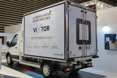 Équipé du système ViKtor, l’utilitaire peut transporter 600 kg de charge utile pour une autonom