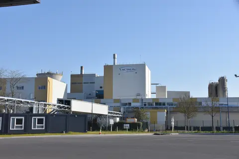 Le site de Mayenne est la première usine du groupe Lactalis dédiée aux ingrédients laitiers. 420 millions de litres de lait y sont traités chaque