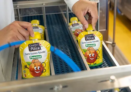 Un an après le lancement des gourdes à marque propre au rayon épicerie, Charles & Alice lance une
