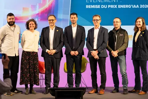 De gauche à droite : Christophe Meneust et Marjolaine Cérou (Process Alimentaire), Frédéric Thébault (directeur EDF Commerce Ouest), Jonathan Nev