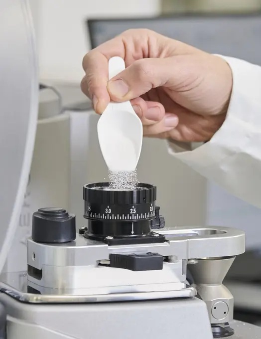 Le centre propose une évaluation approfondie des propriétés et comportements des poudres dans divers domaines.