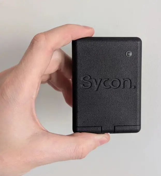 Sycon : Symon
Le Symon de Sycon est un capteur connecté qui surveille en temps réel l’état des machines sans interruption de production. Il colle