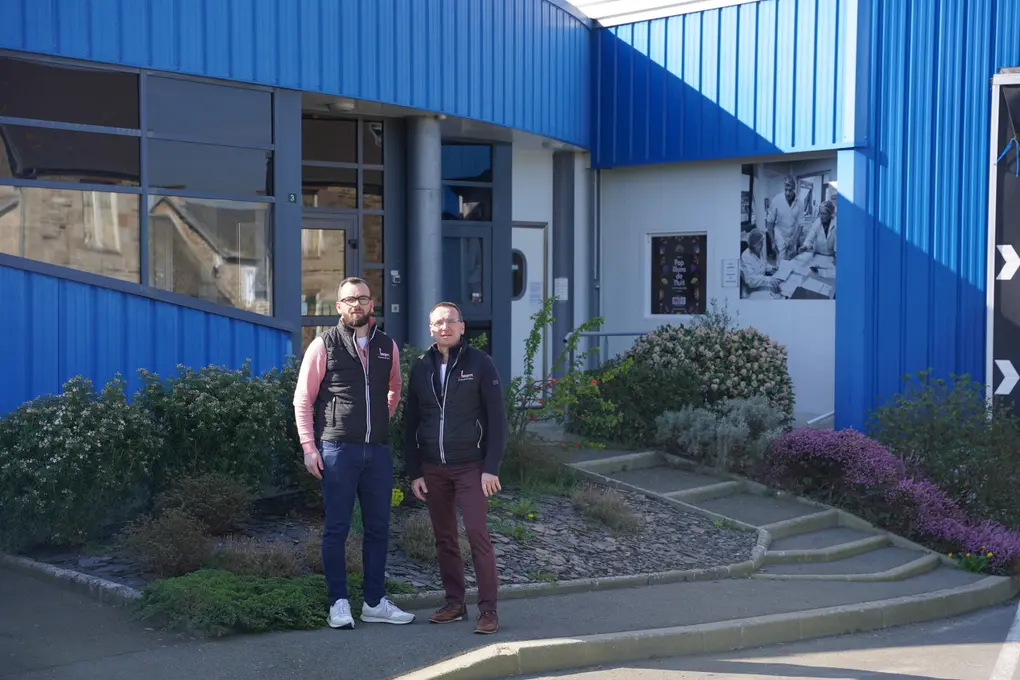 Olivier Leforgeais (à droite) avec Nathan Leforgeais représente la 2ème et 3ème génération de l'entreprise familiale.